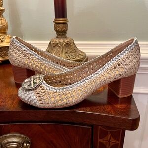 EEUC Tory Burch Chelsea Light Taupe & Silver Woven Leather Pumps Shoes Heels 9 M